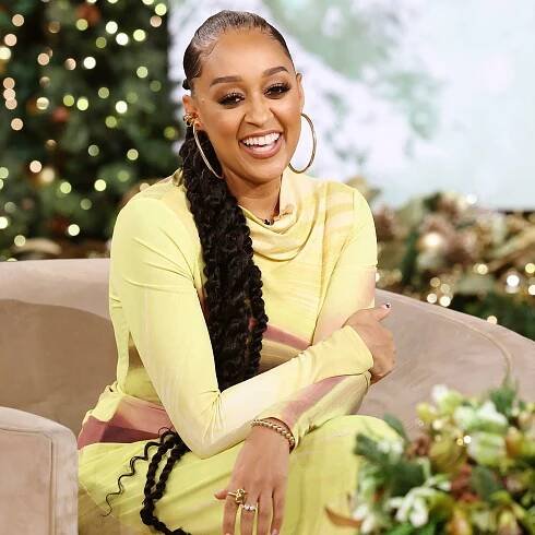 Tia Mowry makes an appearance on The Jennifer Hudson Show