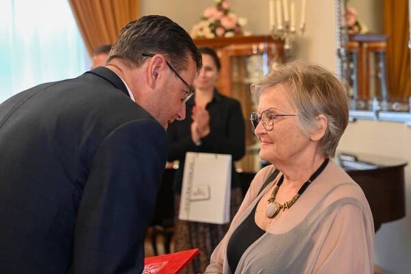 Výtvarnice Renata Filipová obdržela medaili MUDr. Wacława Olszaka