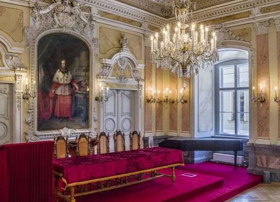 Arcibiskupský palác je přístupný veřejnosti po celý rok. Během podzimu je pro návštěvníky připraven bohatý kulturní program.