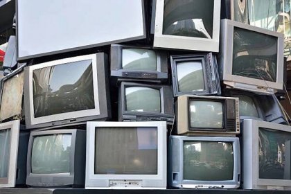 stoh nebo hromada crt display television nebo tv - katodová trubice - stock snímky, obrázky a fotky