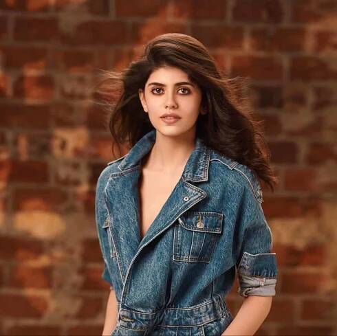 Sanjana Sanghi Age, Height, Net Worth, Boyfriend, Family And Biography - Wiki Born