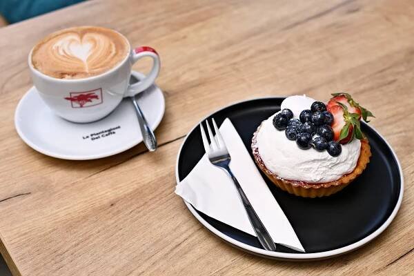 Otevřený voucher v hodnotě 200-400 Kč na cokoli z nabídky Modernista café