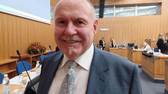 Hejtmanem Olomouckého kraje je po pauze opět Okleštěk z ANO. Poslancem bude dál - Novinky