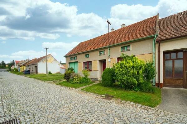 Prodej domu k rekreaci po rekonstrukci - 103 m2 v Želeticích u Kyjova | Reality.iDNES.cz 