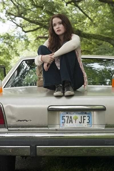 Alice Englert BEAUTIFUL CREATURES Interview