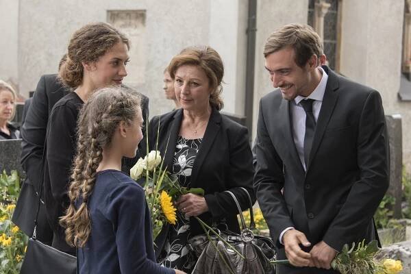 Fanny Krausz, Helena Schönfelder, Bettina Redlich, Daniel Gawlowski - Hochzeitsstrudel und Zwetschgenglück - Z filmu