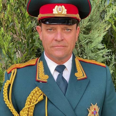 Mircea Oprea working on Apple TV+'s' For All Mankind Leningrad S4:E6 as Russian Honor Guard close up