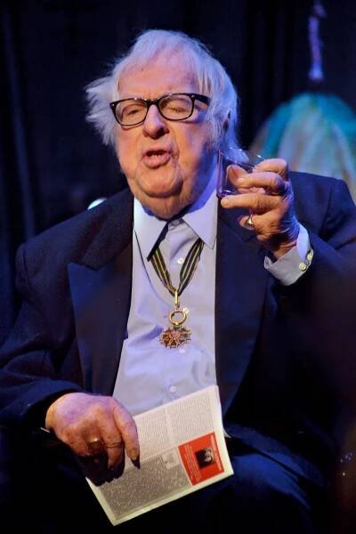 Soubor:Ray Bradbury 2009.jpg – Wikipedie