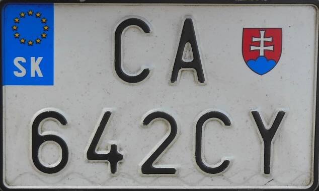 Soubor:Slovakia motorcycle license plate with Euro band - CA642CY.jpg