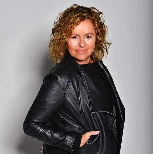 Jitka Sedláčková je podezřelá z vraždy. Vyseká ji z obvinění parta kriminalistů z Poldy? TV glosář Ely Novákové | Krajské