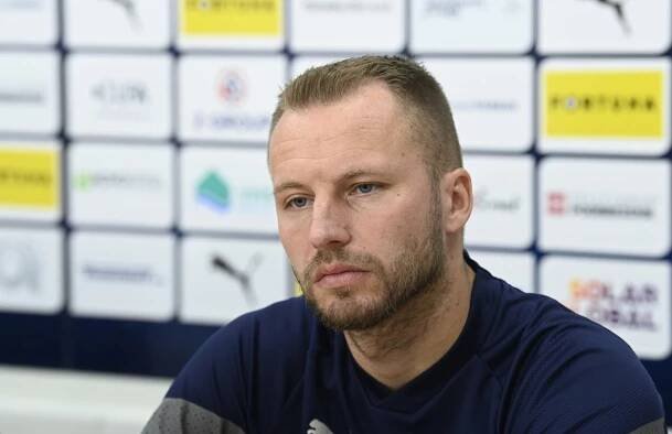 Fotbalista Michal Kadlec údajně dlouho podváděl svou partnerku, se kterou má syna.