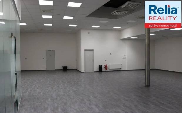 Obchodní prostory, nám. Soukenné, Liberec, 277 m²