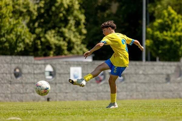 Baráž o účast v žákovské lize: SK Kladno (v modrém) těsně na penalty zdolal FC Písek.