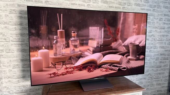Samsung S90F showing image of cluttered table