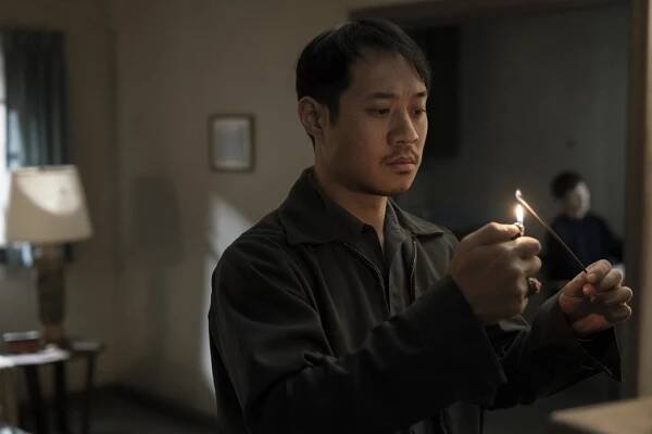 Sympatizant - Poslušný Asiat - Z filmu - Fred Nguyen Khan