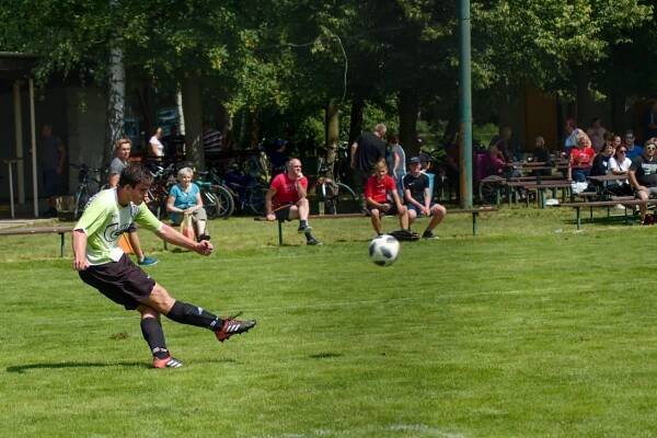 PO HODOVĚ; oslava 50. let založení FC Drahlov; O putovní pohár obce Charváty - Oficiální stránka obce Charváty