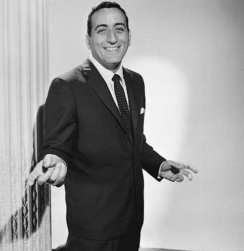 THE DINAH SHORE CHEVY SHOW -- Aired 5/31/59 -- Pictured: Singer Tony Bennett