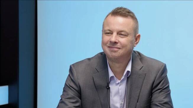 XTV.cz - „Fiala absolutně zradil národní zájmy. K Rusku mám neutrální vztah, sankce jsou nesmysl. Dva miliony lidí jsou na hranici chudoby.“ – Jindřich Rajchl
