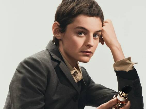 Emma Corrin Talks Natural Beauty, On-Set Skincare & Miutine, Miu Miu’s New Gourmand Scent