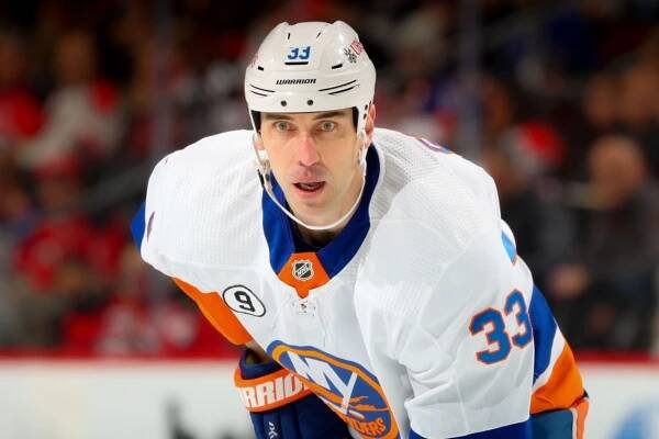 Zdeno Chára vstúpil do Siene slávy IIHF. Ocenenie si prevzal na majstrovstvách v Štokholme