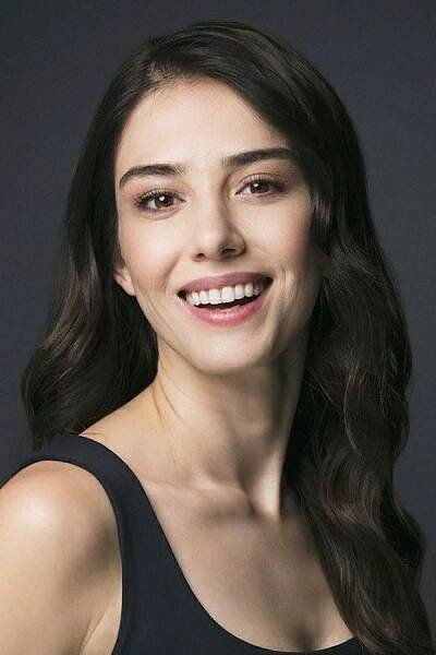 Özge Gürel herečka