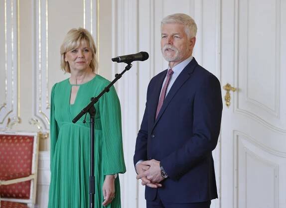 Vlasy, to je oč tu běží: (Ne)účes Evy Pavlové řeší fanoušci stále častěji a servítky si neberou. Co jí vzkázali?