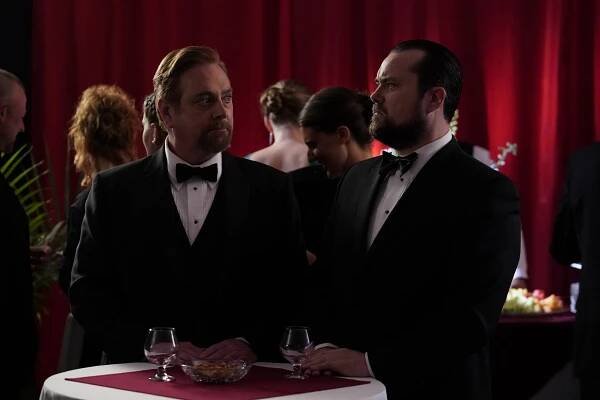 Patrick McKenna, Kristian Bruun - Carter - Harley Gets a Hole in One - Z filmu