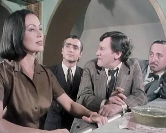 Stanislava Bartošová, Oldřich Kaiser, Jiří Císler a Jiří Lábus v komedii Velká sázka o malé pivo (1981, režie Vít Hrubín)