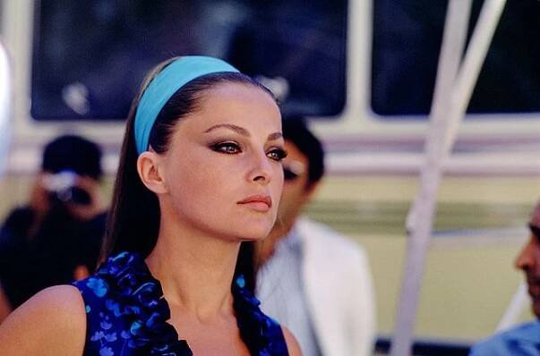 Jestliže je úterý, musíme být v Belgii - Z filmu - Virna Lisi