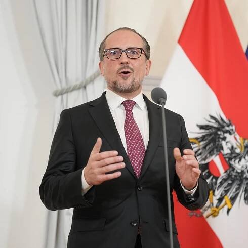 Kanzler-Company: Schallenberg gründet Firma, Nehammer löst seine auf