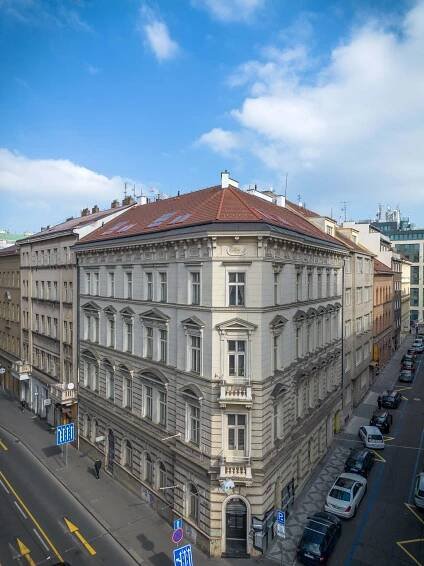 REKONSTRUKCE HISTORICKÉHO DOMU - MIKOVCOVA, VINOHRADY