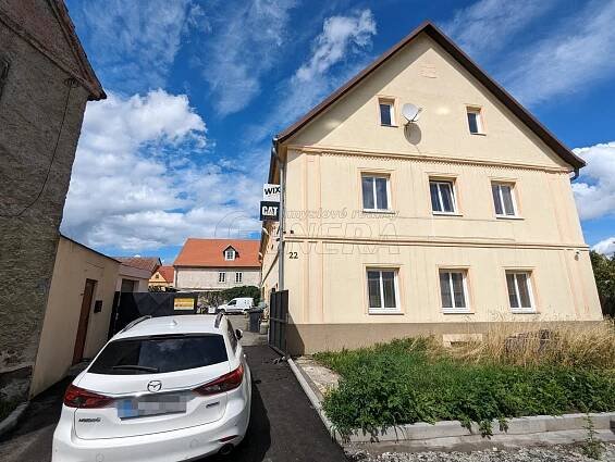 Podnikatelský areál s halou a provozní budovou (dílny/sklady, byty a kanceláře) - GENERA
