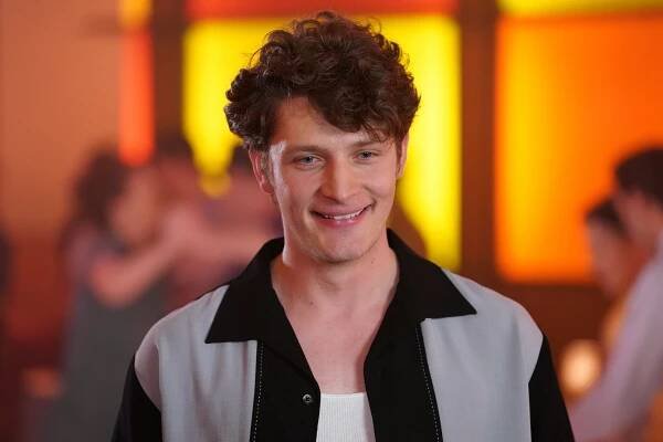 Schooled - Moving On - Z filmu - Brett Dier