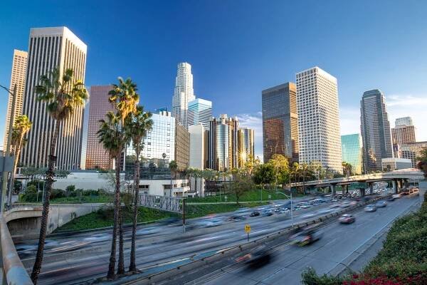 Los Angeles downtown buildings skyline highway traffic – SomnoTrek.