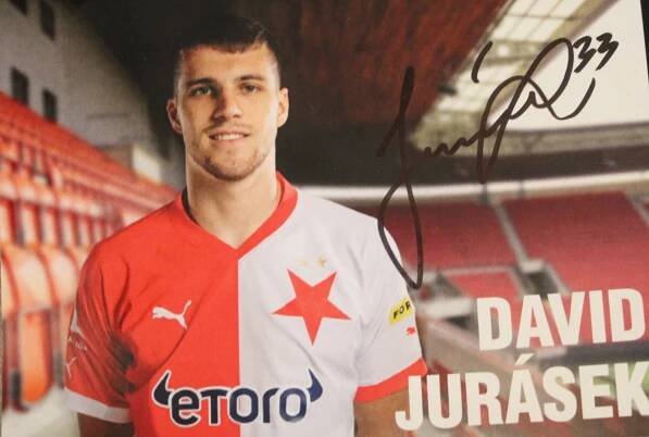Fotbalová oslava v Dolním Němčí: David Jurásek a Lukáš Ambros rozdávali podpisy