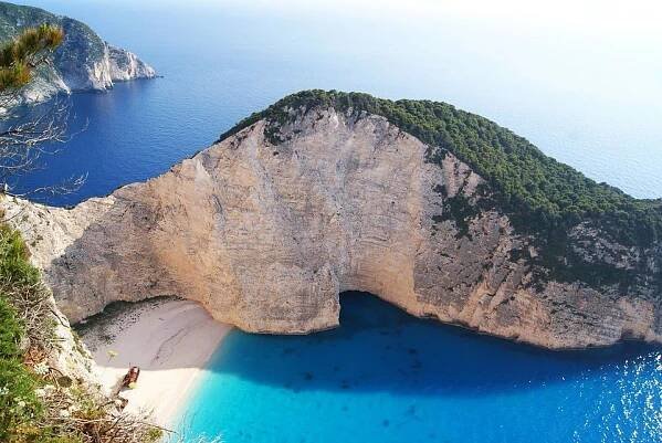 Navagio: Tyrkysový klenot... - Cestopisy