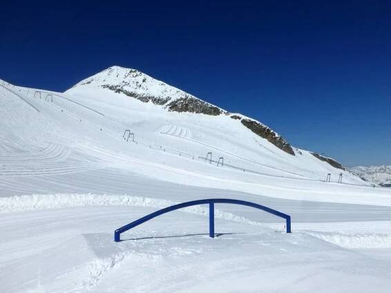 Snow park Hintertux Glacier (Hintertuxer Gletscher) - terrain park Hintertux Glacier (Hintertuxer Gletscher)
