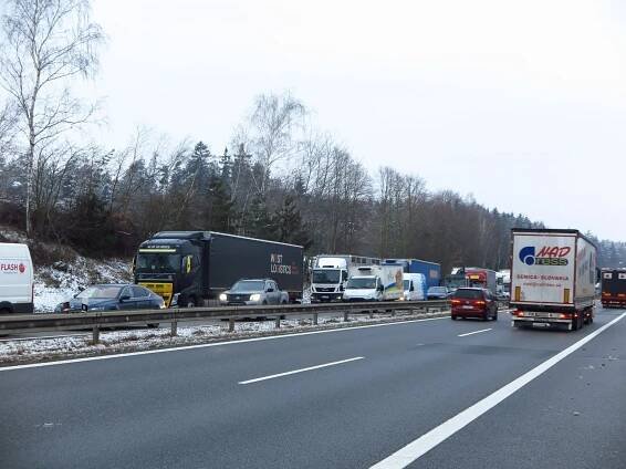 Na dálnici D1 na Vysočině platí uzavírka kvůli havárii kanalizace, namrzala tam voda