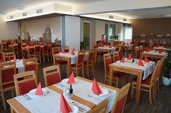 Hotel Krystal Restaurant: Pictures & Reviews - Tripadvisor