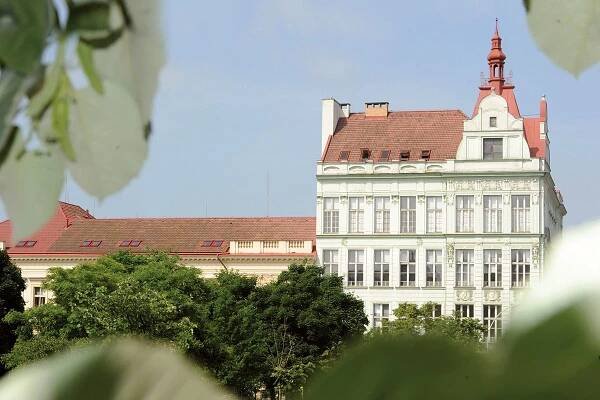 Vysoká škola finanční a správní, a.s. - VŠFS foto 2