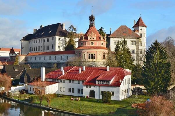 Komplexní historický hrad, město Jindřichův Hradec, Jižní Čechy, Česká republika — Stock obrázek