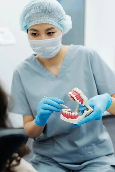 bezplatná Základová fotografie zdarma na téma demonstrace, dentální hygiena, interakce s pacientem Základová fotografie