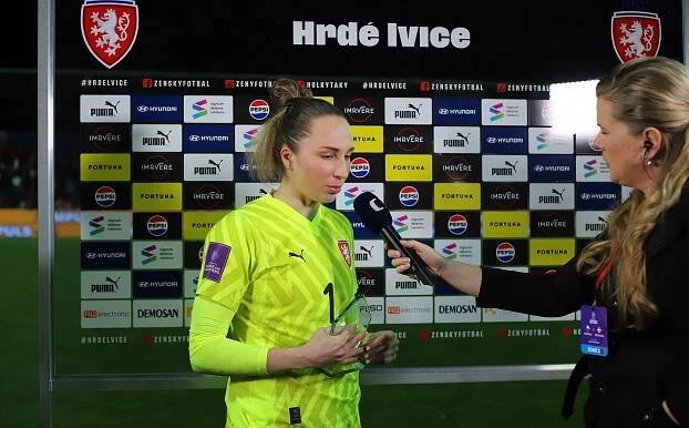 Dubcová nastoupila proti Dánsku se zlomeným malíčkem, sestra ukončila kariéru