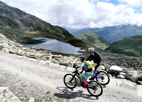 Tipy Bike SNOW tour 2022: Andermatt – túry a cyklovýlety v srdci Alp