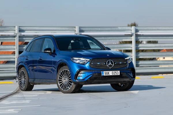 Sen všech cestovatelů: Stovky kilometrů zvládne Mercedes-Benz GLC jako nic