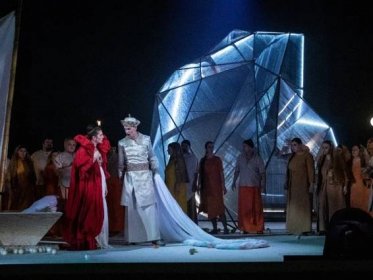 Opera 2022 a Lovci perel: Propracovaný celek a orientální povrchnost
