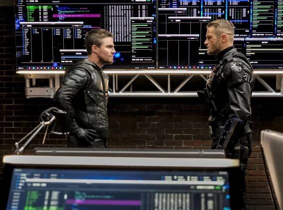 Arrow - Všechno k ničemu - Z filmu - Stephen Amell, Johann Urb