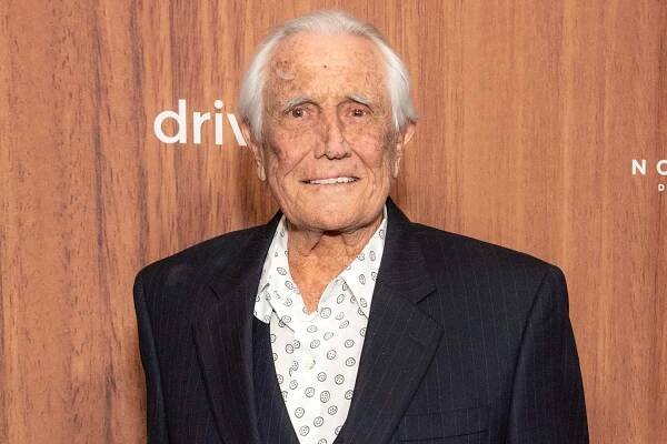Former James Bond Star George Lazenby Retires from Acting: 'It's Been a Fun Ride'