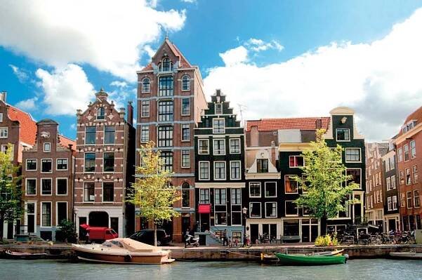 Domy na kanálech, Amsterdam, Nizozemsko