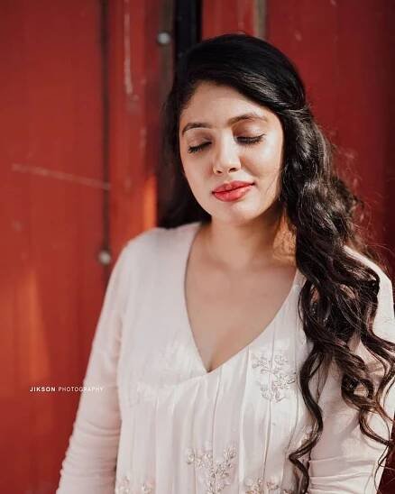 Veena Nandakumar Hot and Bold 50+ Photos Will Blow Your Mind Away 17